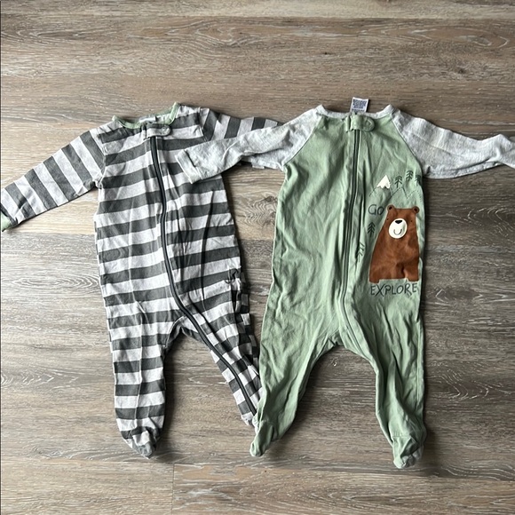 Gerber 3-6 months Green and Gray Footie Pajamas Set of 2 - Picture 1 of 3